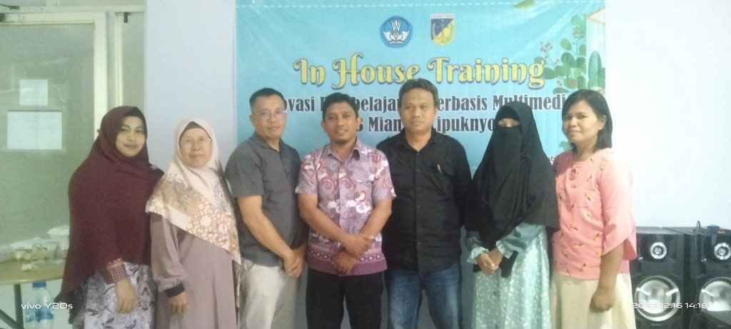 Pemateri di kegiatan pelatihan SLB Mian Nu Lipuknyo